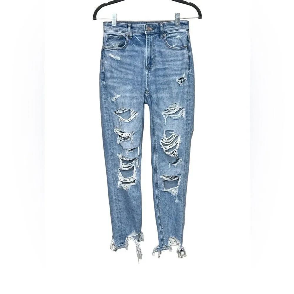 American Eagle light wash heavily distressed mom jeans size 00 short